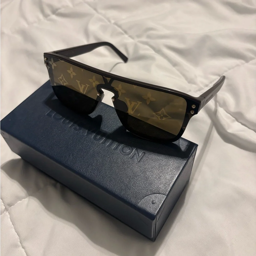 Louis Vuitton Men’s Black Shield Sunglasses with LV Logo